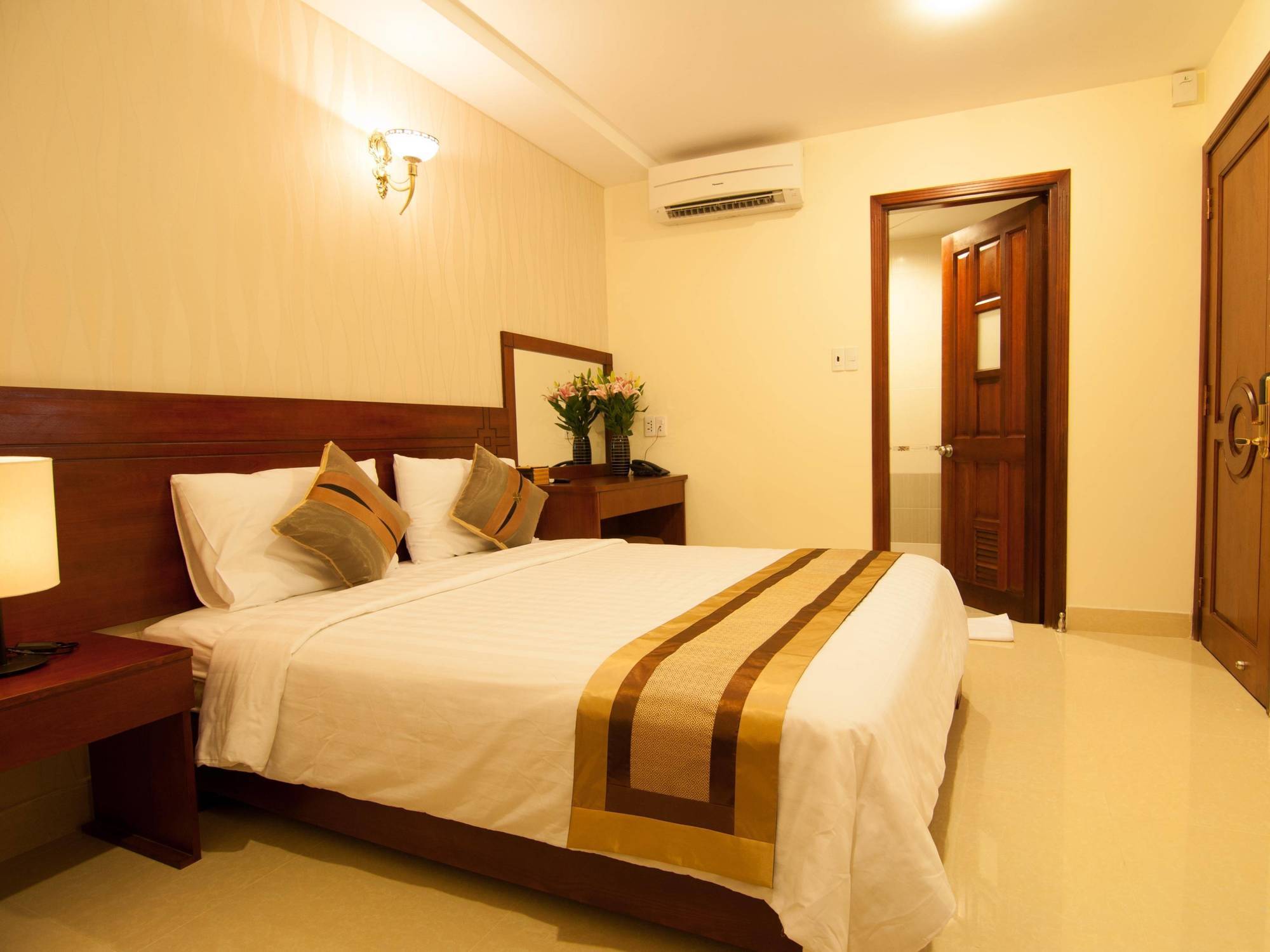 Valentine Hotel Saigon - Bui Vien Street Ho Si Minh-város Kültér fotó